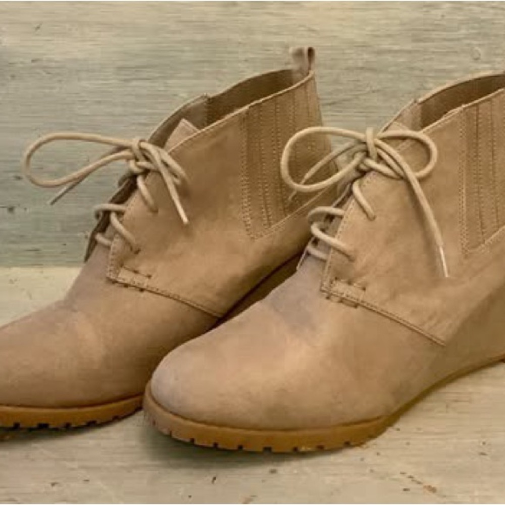 Rampage Faux Suede Leather Wedge Ankle Booties Size 8 Tan Lace Up Good Condition - Picture 3 of 7